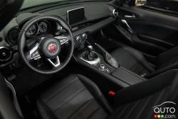 Habitacle du conducteur du Fiat 124 Spyder 2016
