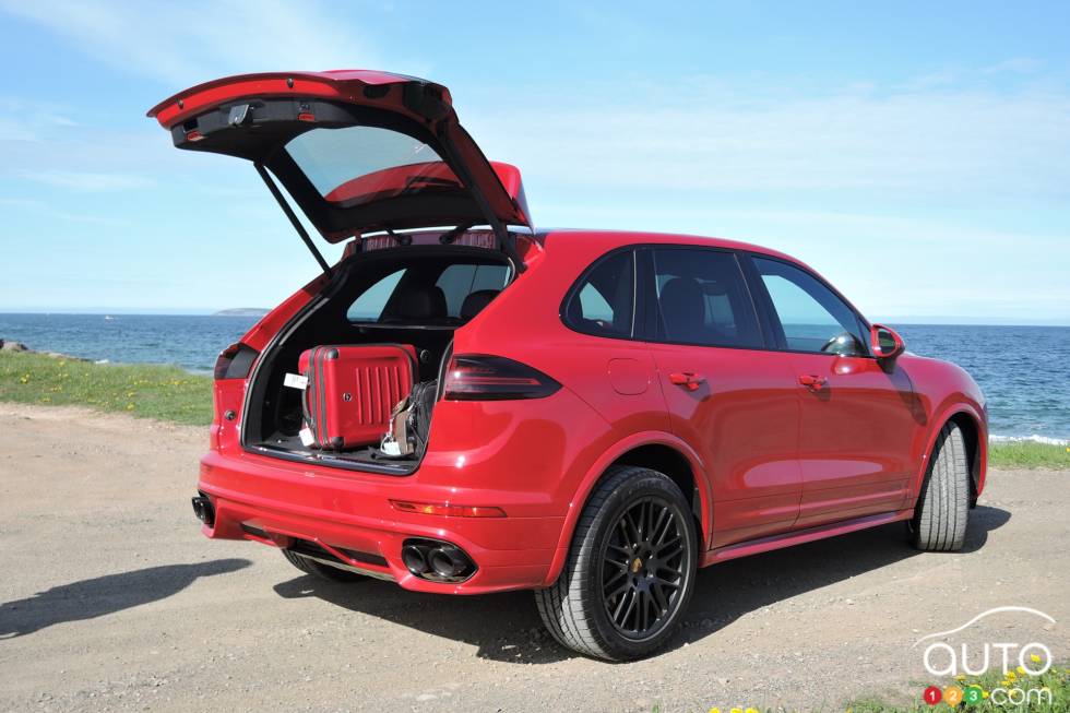 Open trunk of the Cayenne