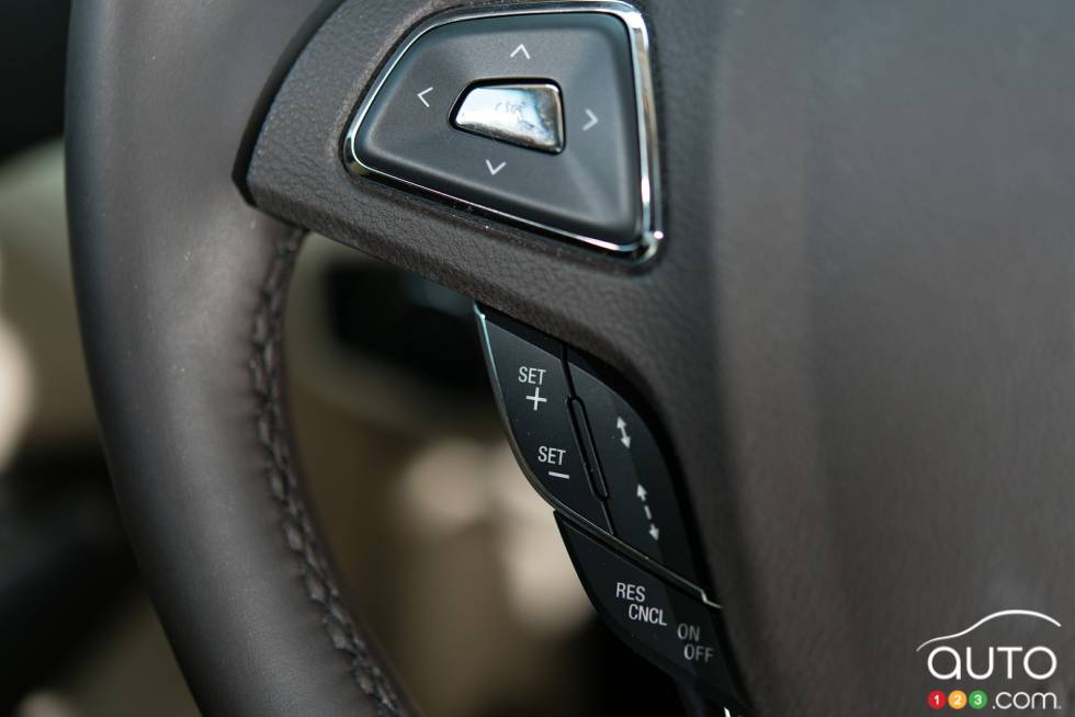 Commande pour le régulateur de vitesse sur le volant de la Lincoln MKC Ecoboost AWD 2016