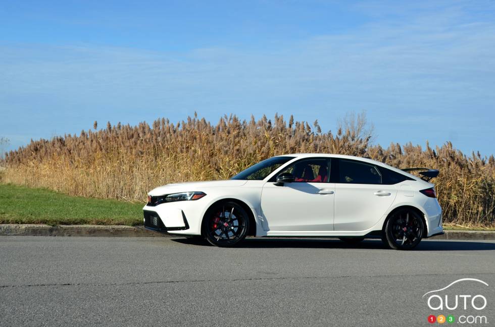 We drive the 2023 Honda Civic Type R