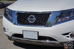 Calandre avant du Nissan Pathfinder Platinum 2016