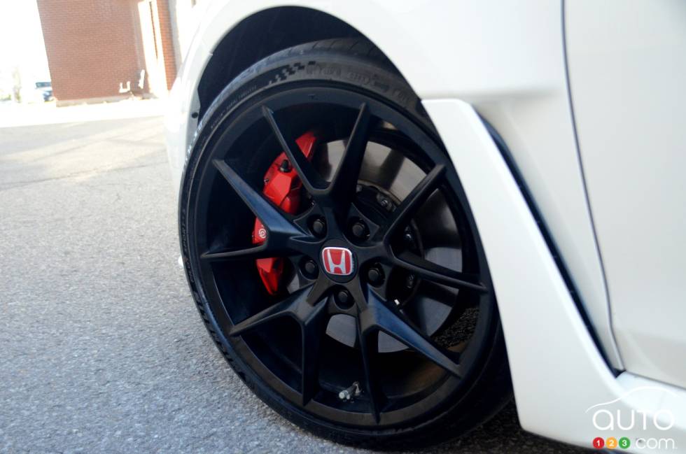 We drive the 2023 Honda Civic Type R
