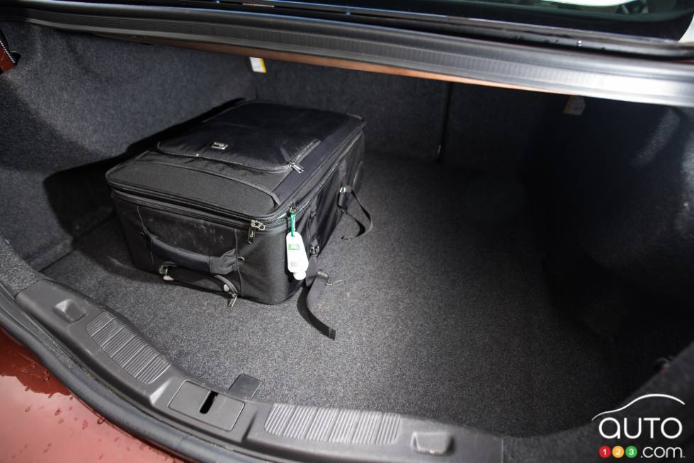 2016 Ford Fusion Titanium trunk
