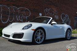 Vue 3/4 avant de la Porsche 911 Carrera S cabriolet 2017