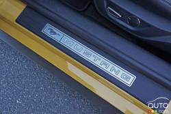 Garnissage des seuils de la Ford Mustang GT 2016