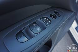 Détail intérieur du Nissan Pathfinder Platinum 2016