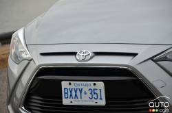 2016 Toyota Yaris front grille