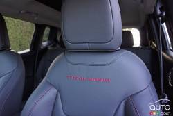2016 Jeep Renegade Trailhawk seat detail
