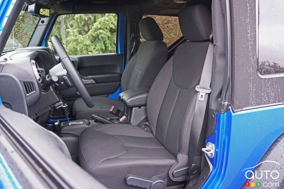 2016 Jeep Wrangler Sport S front seats