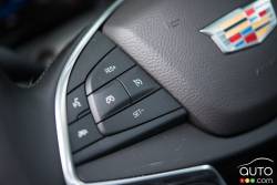 Commande pour le régulateur de vitesse sur le volant de la Cadillac XT5 2016