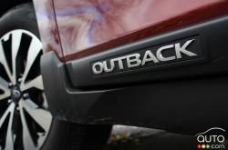 Écusson du modèle de la Subaru Outback 2016