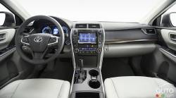 2016 Toyota Camry Hybrid dashboard