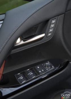 Détail intérieur du Lexus LX 570 2016