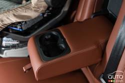 Accoudoire central arrière avec porte-gobelets du Ford Edge Titanium 2015