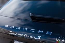 Écusson du modèle de la Porsche Cayenne Turbo S 2016
