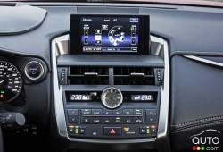 2016 Lexus NX 300h executive center console