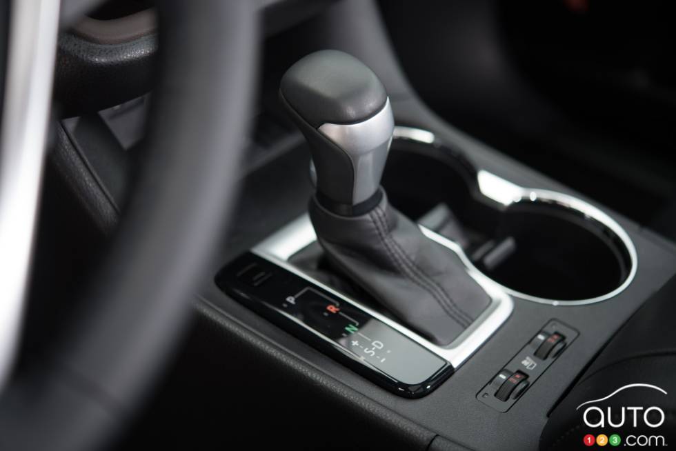 2016 Toyota Highlander Hybrid shift knob