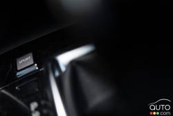 Boutton de contrôle des modes de conduite de la Mazda 3 GT 2015