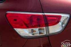 Feux arrière de la Nissan Pathfinder Platinum AWD 2015