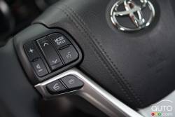 2016 Toyota Highlander Hybrid steering wheel mounted audio controls