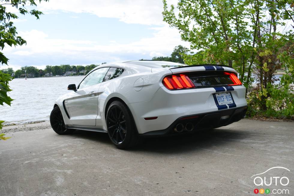 2016 Ford Mustang GT350 rear 3/4 view