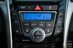 2016 Hyundai Elantra GT Limited climate controls