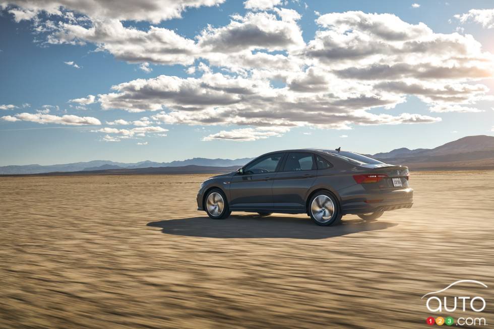 2019 Volkswagen Jetta GLI debuts at the Chicago Auto Show: Side view