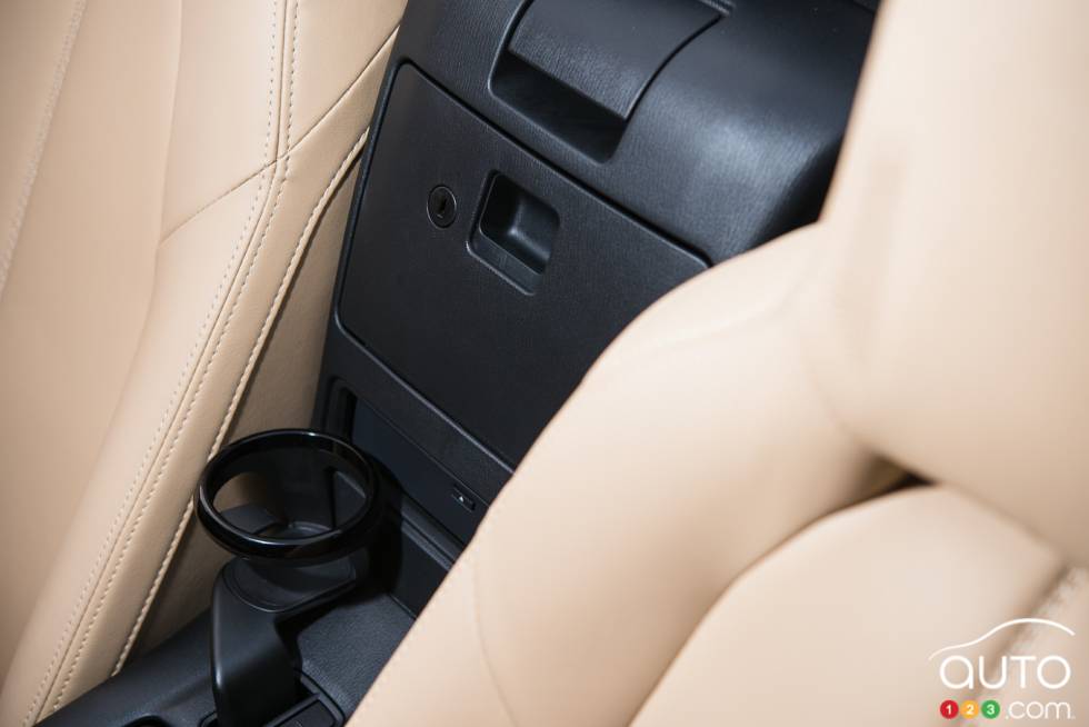 2016 Mazda MX-5 center console