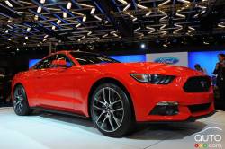 2015 Ford Mustang front 3/4 view