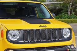 2016 Jeep Renegade Trailhawk front grille