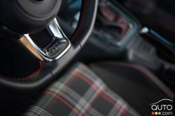 2016 Volkswagen Golf GTI steering wheel detail
