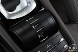 2015 Porsche Cayenne S E-Hybrid driving mode controls