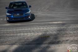 Vue de face de la Subaru WRX Sport-Tech 2016