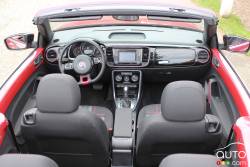 2017 Volkswagen Pink Beetle dashboard