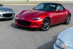 2016 Mazda MX-5 front 3/4 view