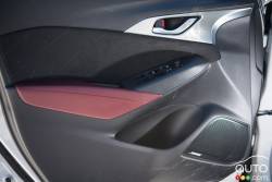 Panneau de porte de la Mazda CX-3 2016