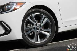 2017 Hyundai Elantra wheel