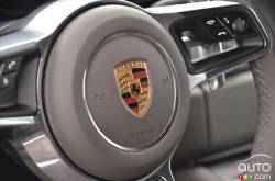 2017 Porsche Macan steering wheel detail