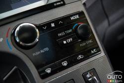 Contrôle du système de climatisation de la Toyota Venza Édition Redwood 2016