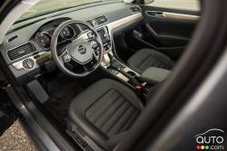 Habitacle du conducteur de la Volkswagen Passat Comfortline 2016
