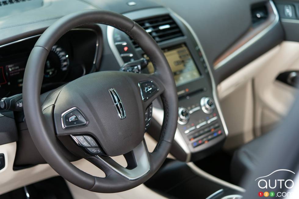 2016 Lincoln MKC Ecoboost AWD steering wheel