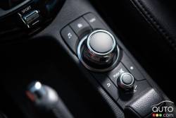 Système de contrôle de l'info divertissement de la Mazda CX-3 2016