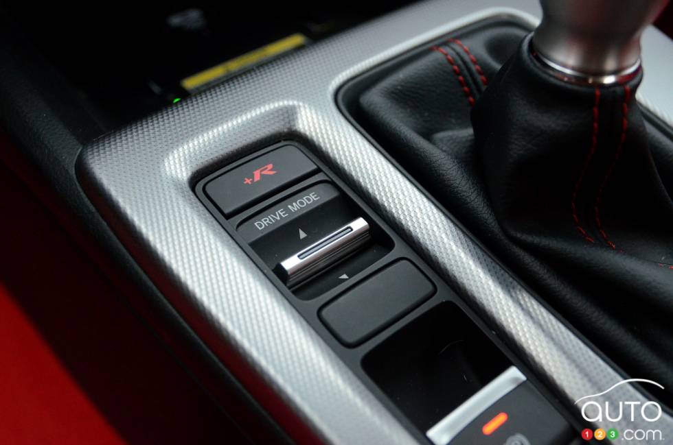 We drive the 2023 Honda Civic Type R