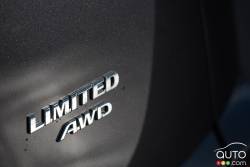 Écusson de la version du Toyota Rav4 AWD Limited 2016