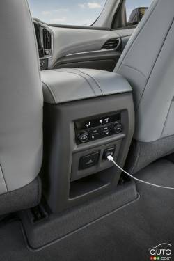 The 2018 Chevrolet Traverse offers an enhanced roster of standard convenience, storage and comfort features ‚Äì including up to seven USB ports