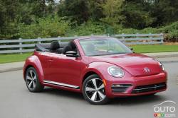 Vue 3/4 avant du Volkswagen Pink Beetle 2017