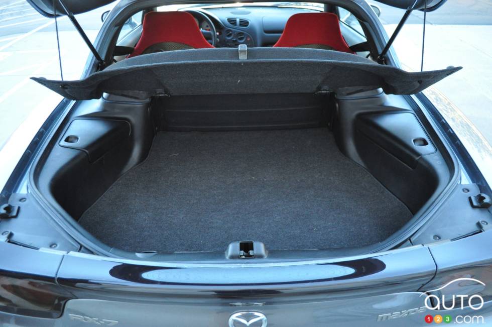 2002 Mazda RX-7 Spirit R trunk