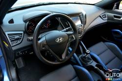 Habitacle du conducteur de la Hyundai Veloster Rally 2016