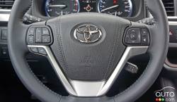 2016 Toyota Highlander XLE AWD steering wheel