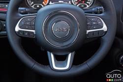 2016 Jeep Renegade Trailhawk steering wheel